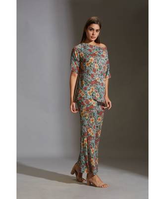 Prired One Shoulder Top Paired With Printed Pants 3
