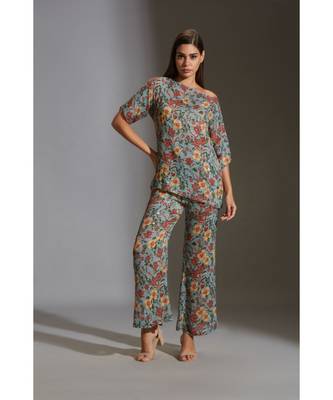 Prired One Shoulder Top Paired With Printed Pants 4