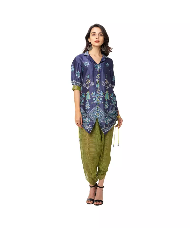 collar jacket with front opening and baloon sleeves is paired with dhoti pants