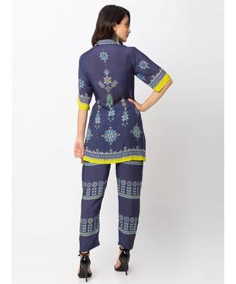 Printed Overlap Top With Cigarette Pants 5