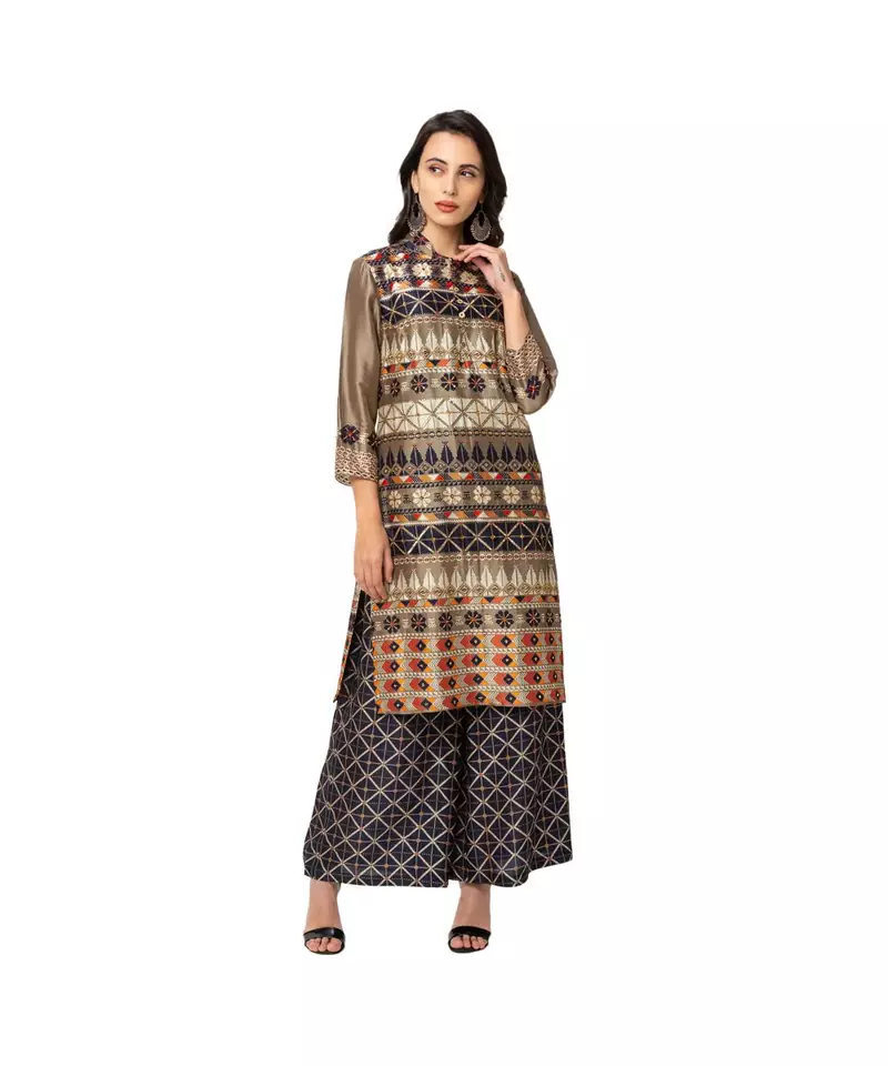 printed flared pants is paired with collar kurta with side slits