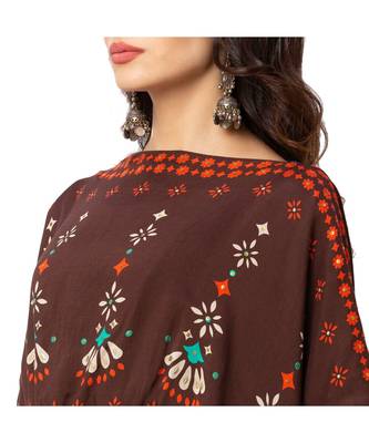 Flared Printed Skirt Is Paired With Rushed Crop Top 4