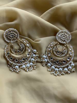Matt Gold Plated Pearl Drop Kundan Earrings 1