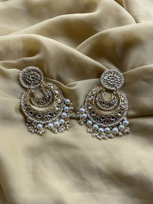 Matt Gold Plated Pearl Drop Kundan Earrings 2