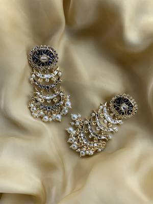 Matt Gold Plated Pearl Drop Kundan Earrings 1