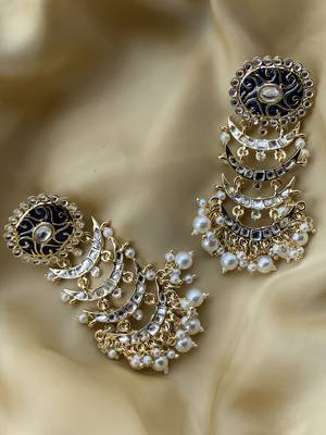 Matt Gold Plated Pearl Drop Kundan Earrings 2