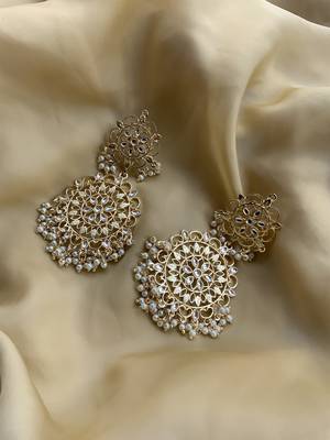Matt Gold Plated Pearl Drop Kundan Earrings 1