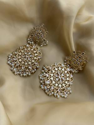 Matt Gold Plated Pearl Drop Kundan Earrings 2