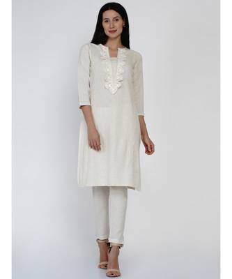 women off white cotton flex kurta with lace work at neck and princess seam 1