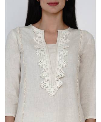 women set of off white cotton flex kurta with lace work and co-ordinated basic pants 2
