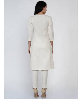 women set of off white cotton flex kurta with lace work and co-ordinated basic pants 5