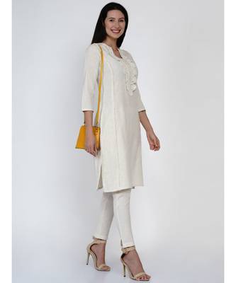 women set of off white cotton flex kurta with lace work and co-ordinated basic pants 6