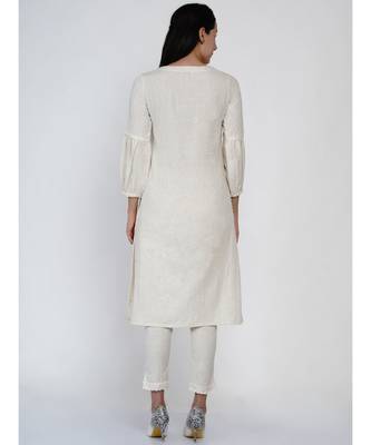women off white cotton flex kurta with gathered sleeves and lace work 5