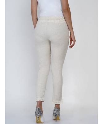 women off white cotton pant with lace work at hem 3