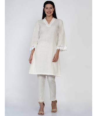 women off white cotton flex v neck kurta with lace work on neck and sleeve hem 5