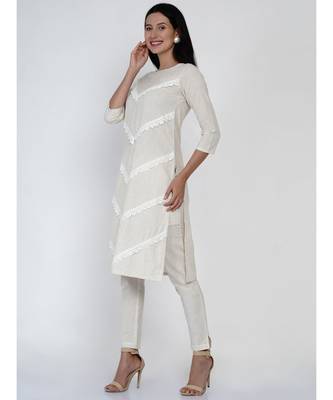 women set of off white cotton flex lace work a line kurta with co-ordinated flex pants 4