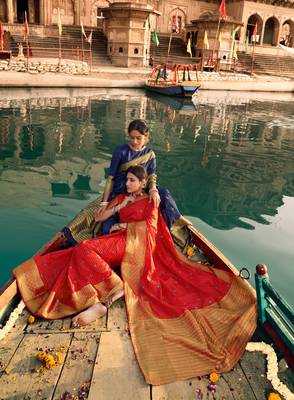 Red woven chanderi silk saree with blouse 3