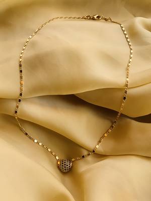 Black Dailywear Round Pendent & Chain 1