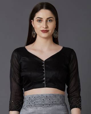 Grey Embroidered Silk Blend Saree With Blouse 3