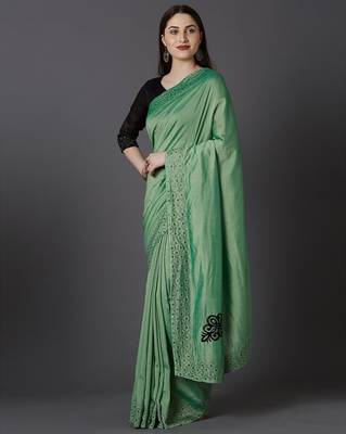 Green Embroidered Silk Blend Saree With Blouse 1