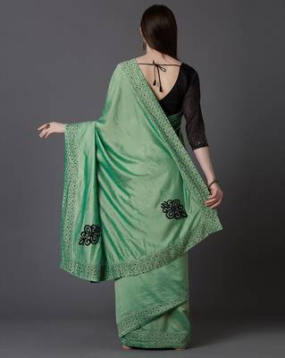 Green Embroidered Silk Blend Saree With Blouse 2