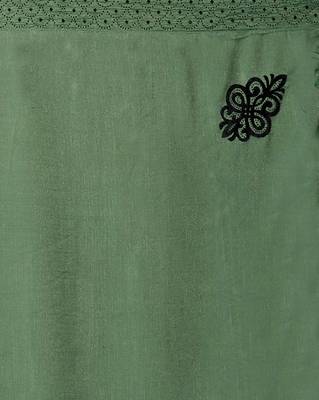 Green Embroidered Silk Blend Saree With Blouse 3