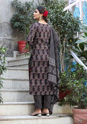 KAAJH Black Paisley Printed Cotton Suit Set 2