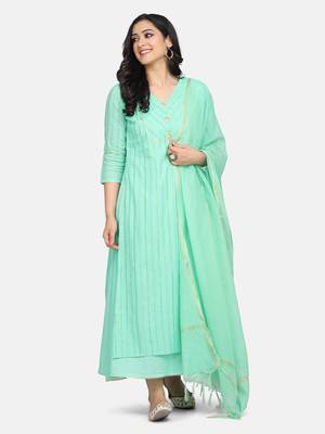 Mint Green Embroidered Kurta With Inner And Outer And Dupatta 2