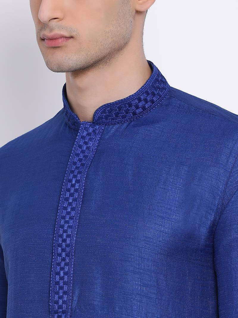 Men Ink Blue & Off White Solid Straight Kurta with Pyjama