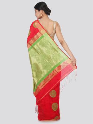 Red hand woven cotton silk saree with blouse 3