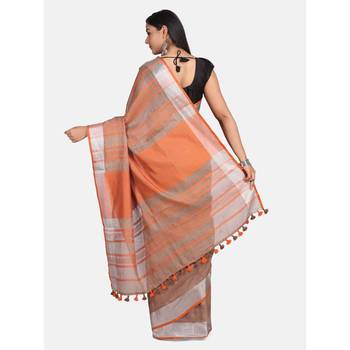 Grey hand woven linen saree with blouse 3