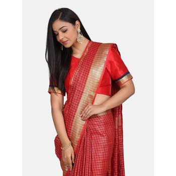 Red woven linen saree with blouse 3