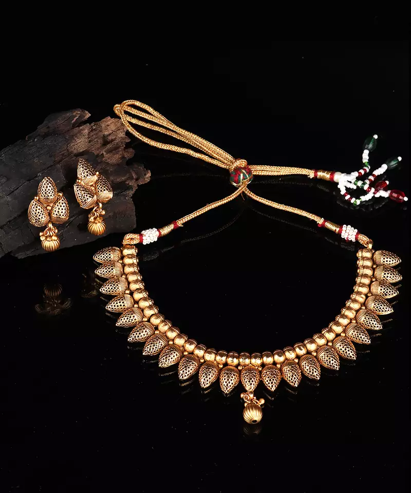 Gold chokers