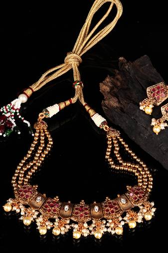 Maroon chokers