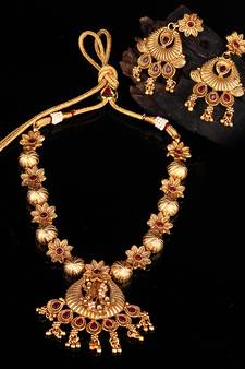 Gold necklace-sets