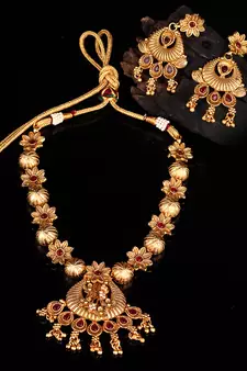 Gold necklace-sets