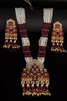 Red necklace-sets