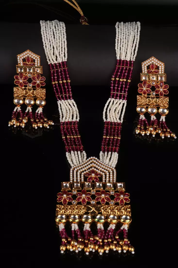 Red necklace-sets