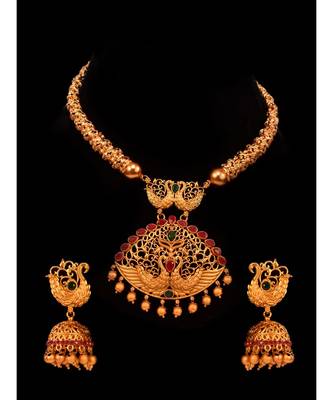 Gorgeous Golden Hasli Set adorned with Pink Kemp Stone 1