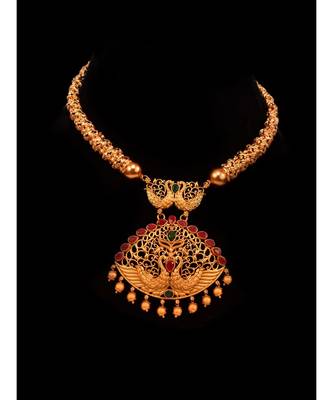 Gorgeous Golden Hasli Set adorned with Pink Kemp Stone 4
