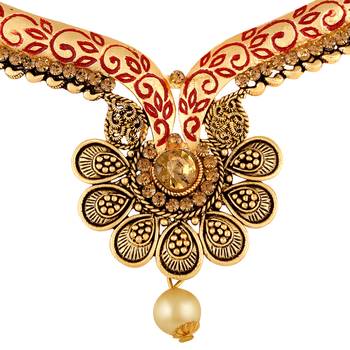 Kundan Pearl Studded Gold toned Necklace Set For Women 3