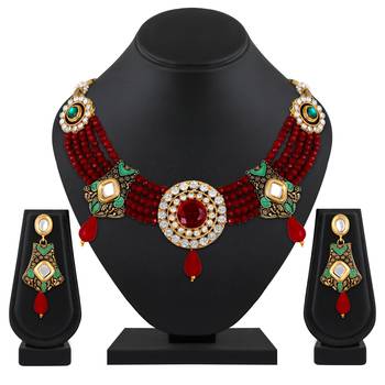 designer Kundan Beaded Gold toned Choker Necklace Set For Women 2