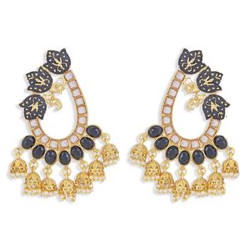 Grey pearl earrings 2