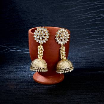 Gold pearl earrings 1