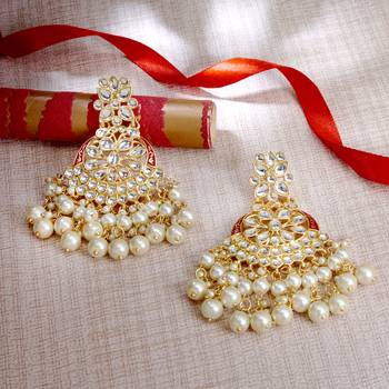 Maroon pearl earrings 1