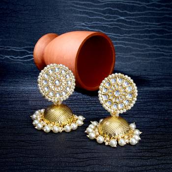 Gold pearl earrings 1