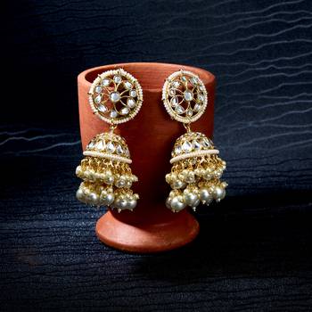 Gold pearl earrings 1
