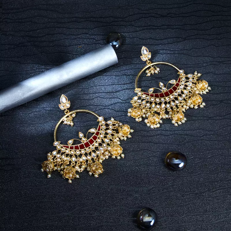 Maroon pearl earrings