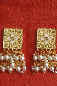 Yellow party-jewellery