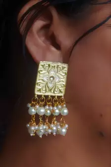 Yellow party-jewellery